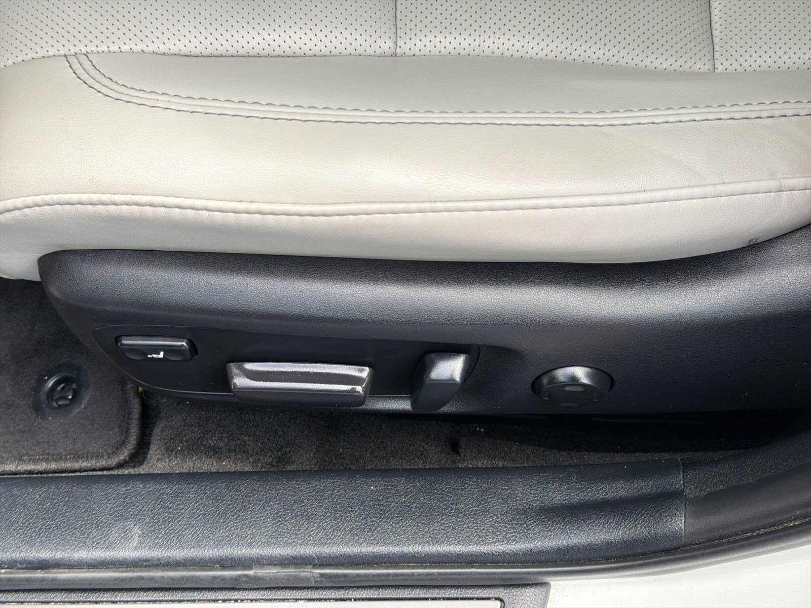 Used 2016 Toyota Avalon Limited FWD image 14
