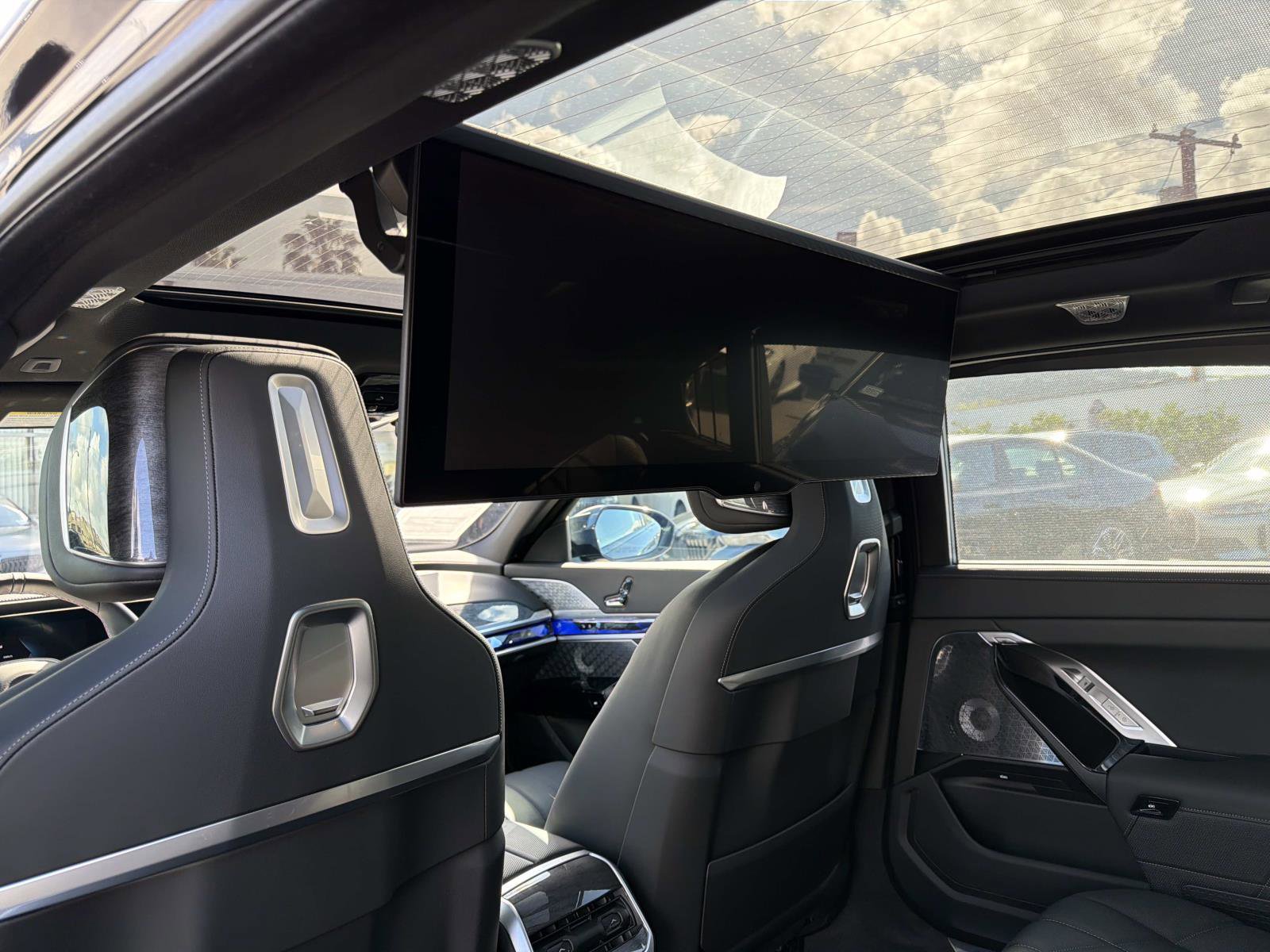 Used 2025 BMW i7 M70 w/ Executive Package image 12