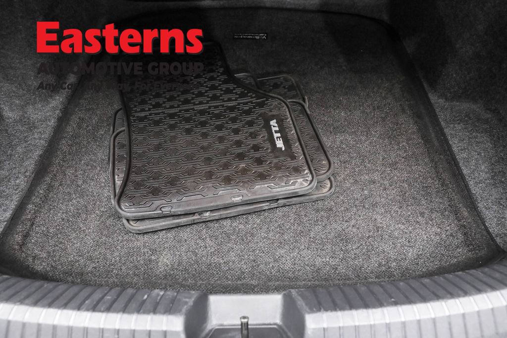 Used 2021 Volkswagen Jetta SE w/ SE Cold Weather Package image 9