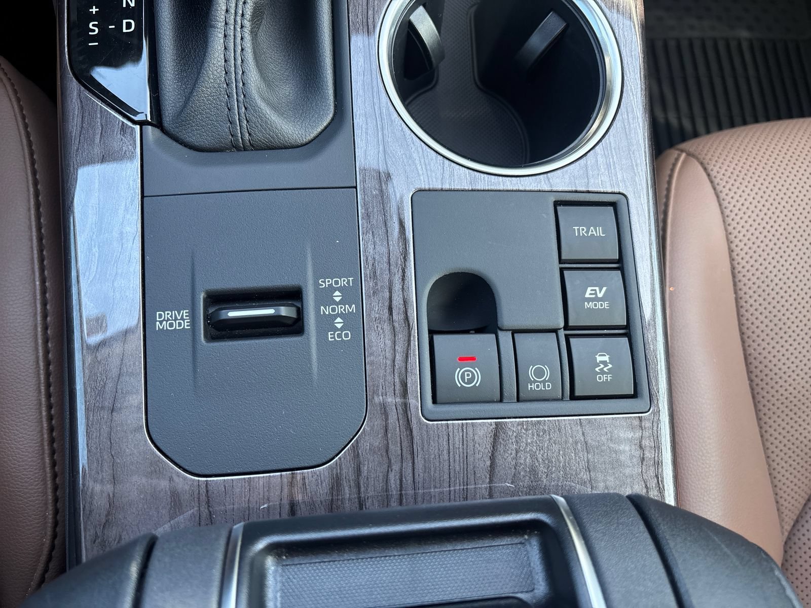 Used 2025 Toyota Highlander Limited AWD/4WD image 29