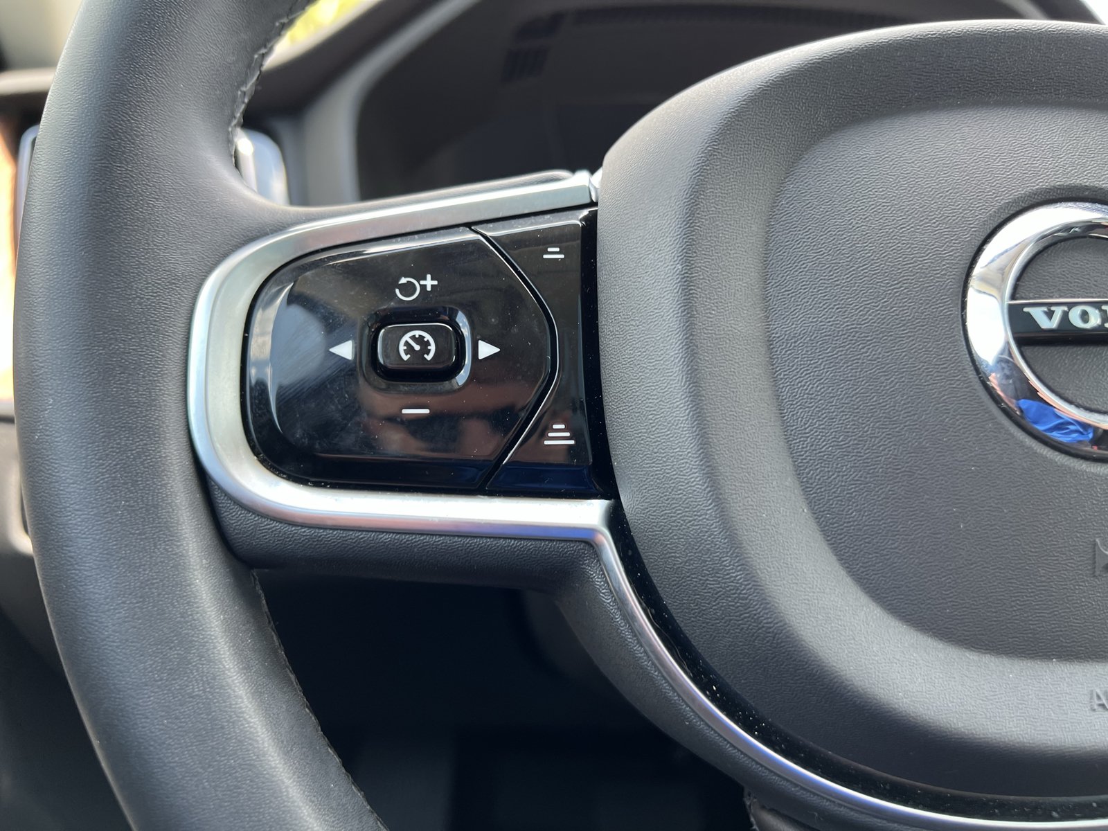 Used 2023 Volvo XC60 B5 Plus w/ Protection Package Premier FWD image 18