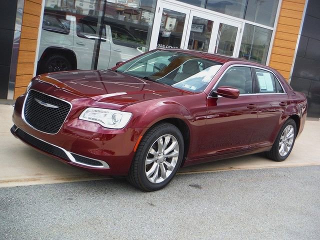 Certified 2018 Chrysler 300 Touring L image 1