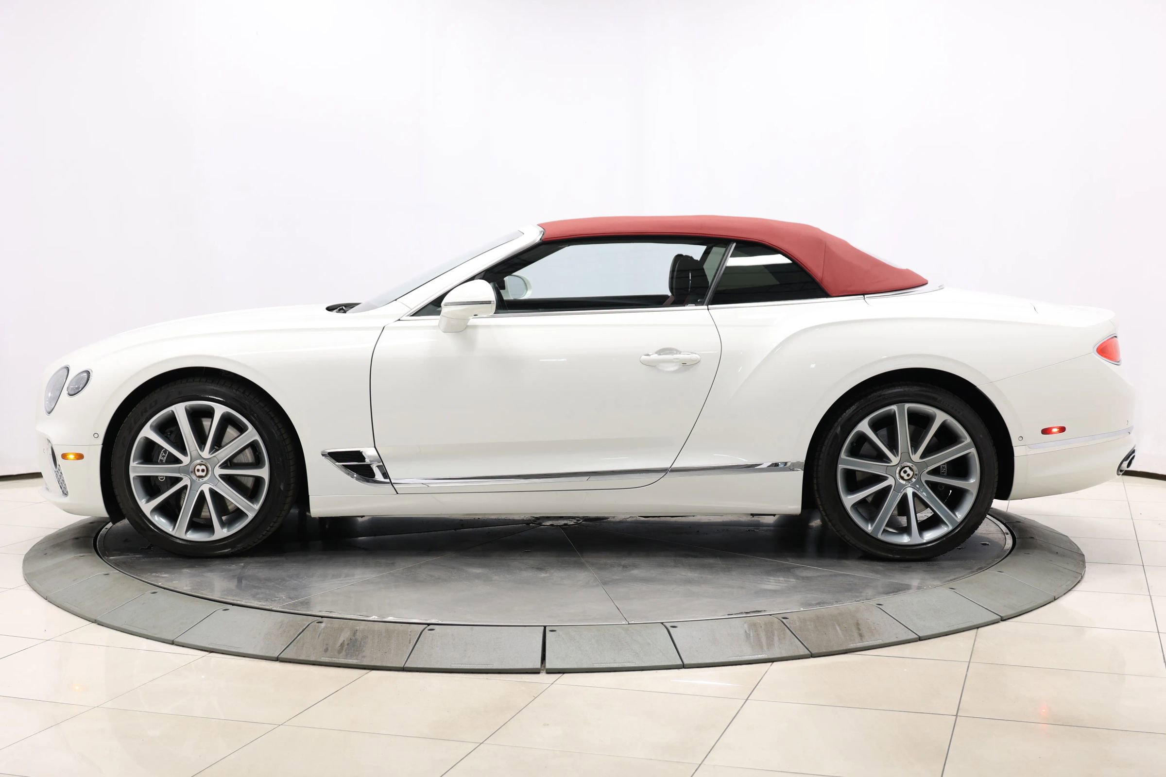 Used 2020 Bentley Continental GT V8 image 2
