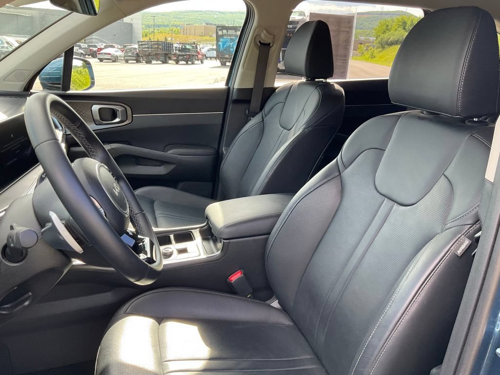 Used 2025 Kia Sorento EX AWD/4WD image 13