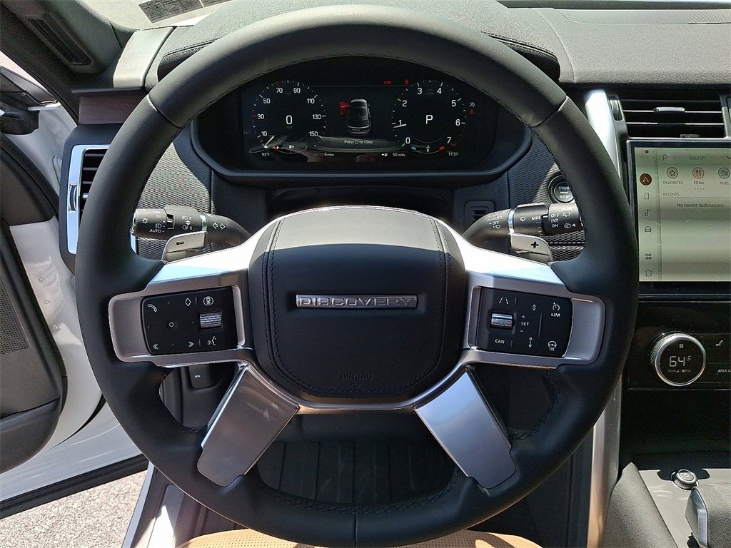 New 2025 Land Rover Discovery Dynamic SE image 16