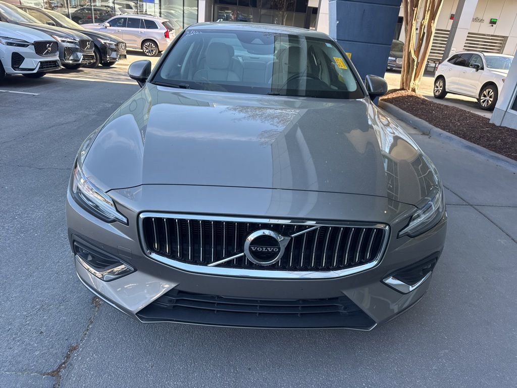 Used 2021 Volvo S60 T5 Inscription image 2