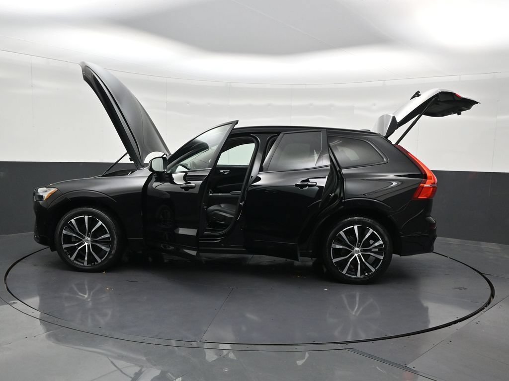 Certified 2024 Volvo XC60 B5 Plus w/ Protection Package Premier AWD/4WD image 32