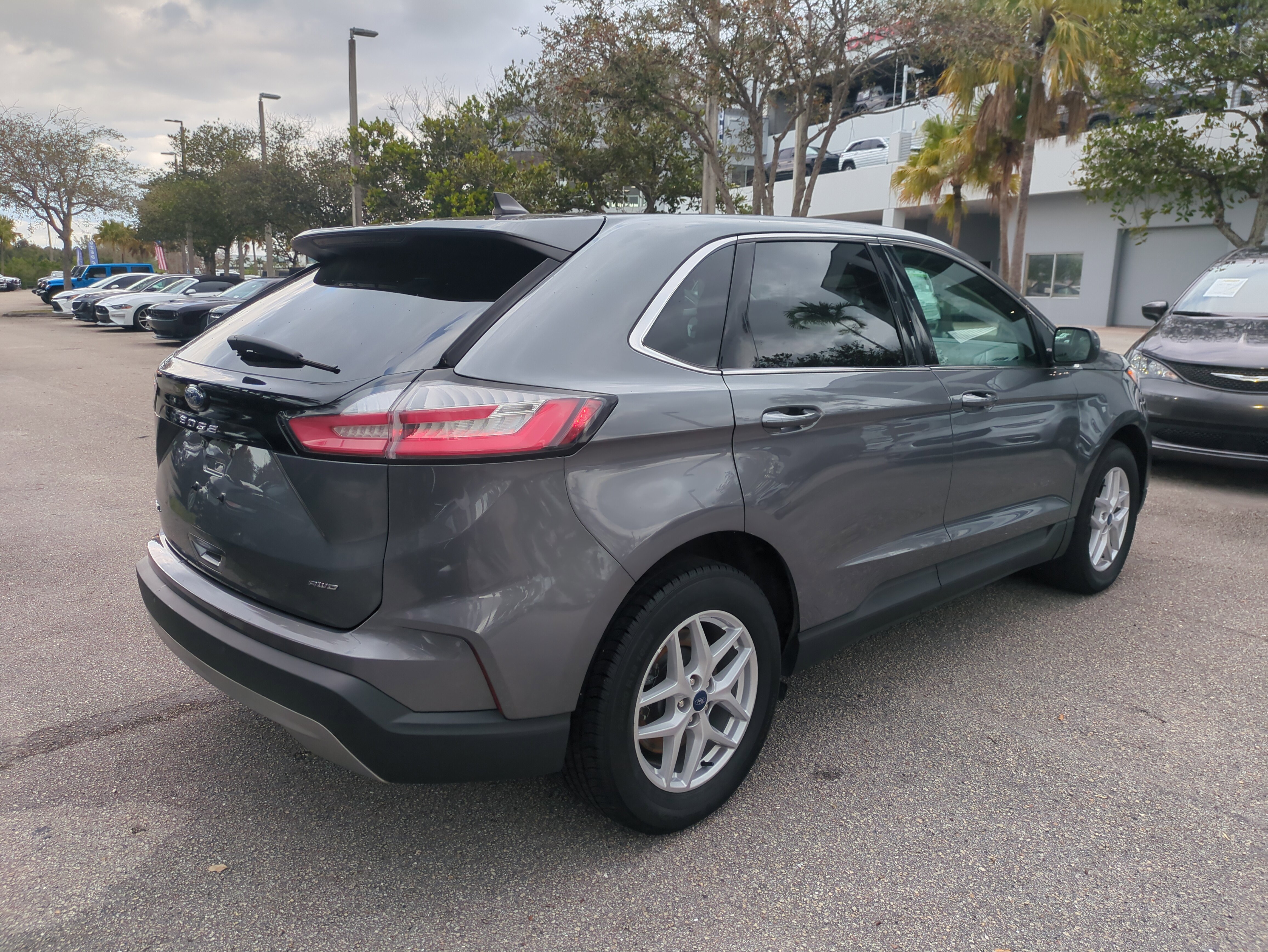 Used 2022 Ford Edge SEL image 5
