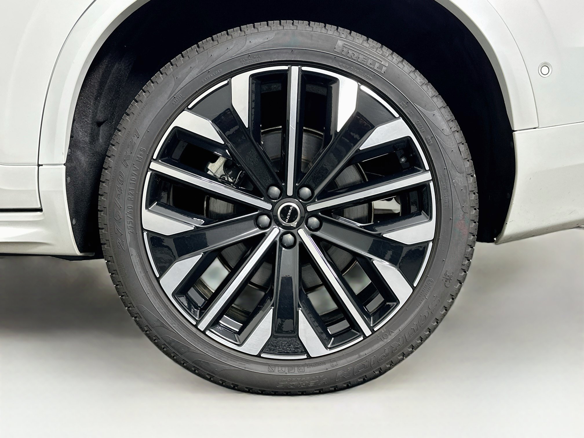 Used 2025 Volvo XC90 B5 Plus AWD/4WD image 11