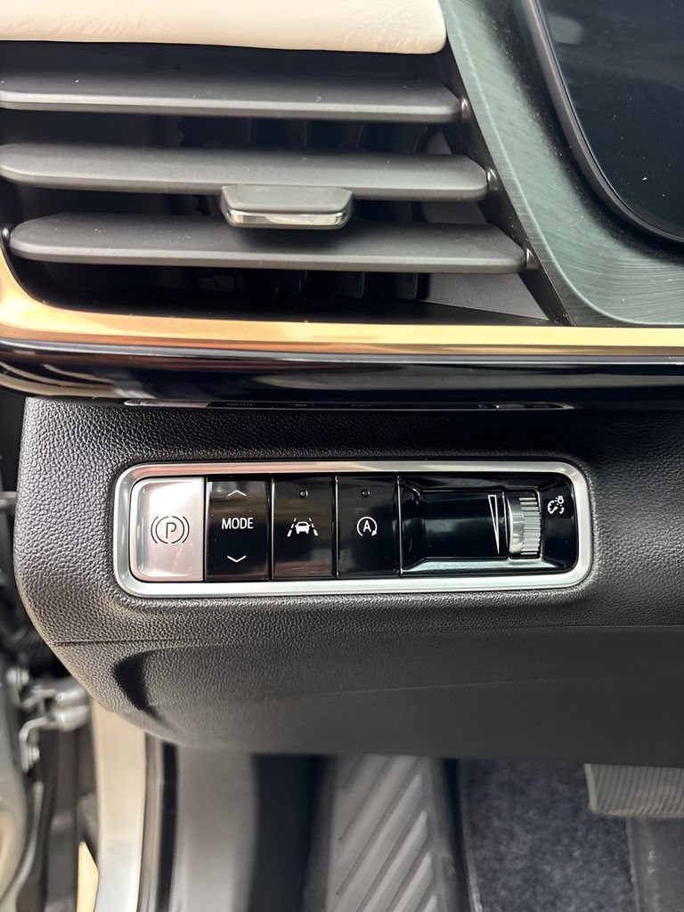 Used 2024 Buick Envision Avenir AWD/4WD image 14