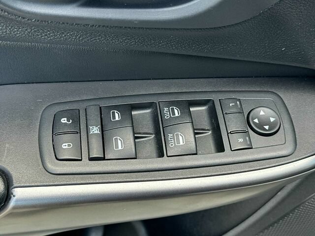 Used 2020 Jeep Cherokee Latitude Plus AWD/4WD image 13