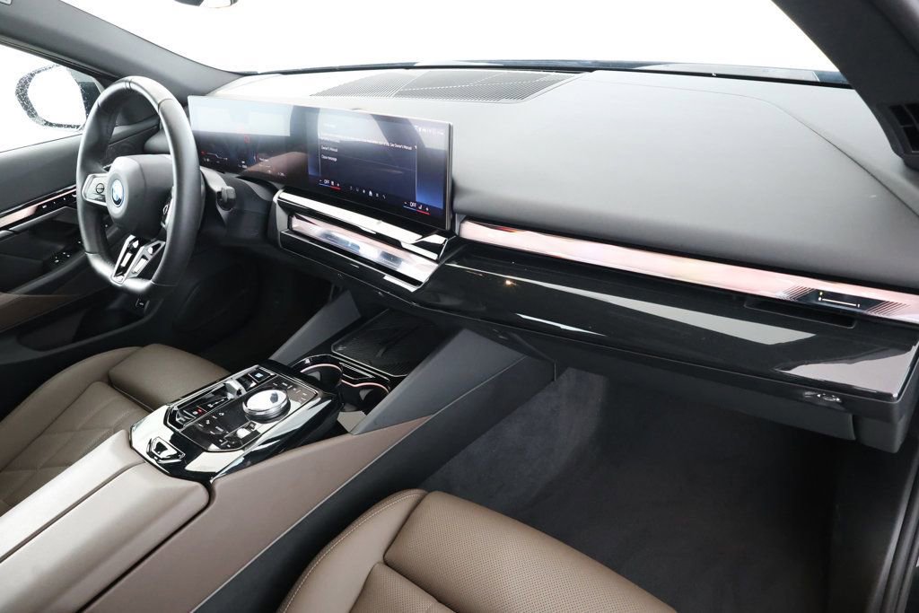 Used 2024 BMW i5 eDrive40i w/ M Sport Package image 26
