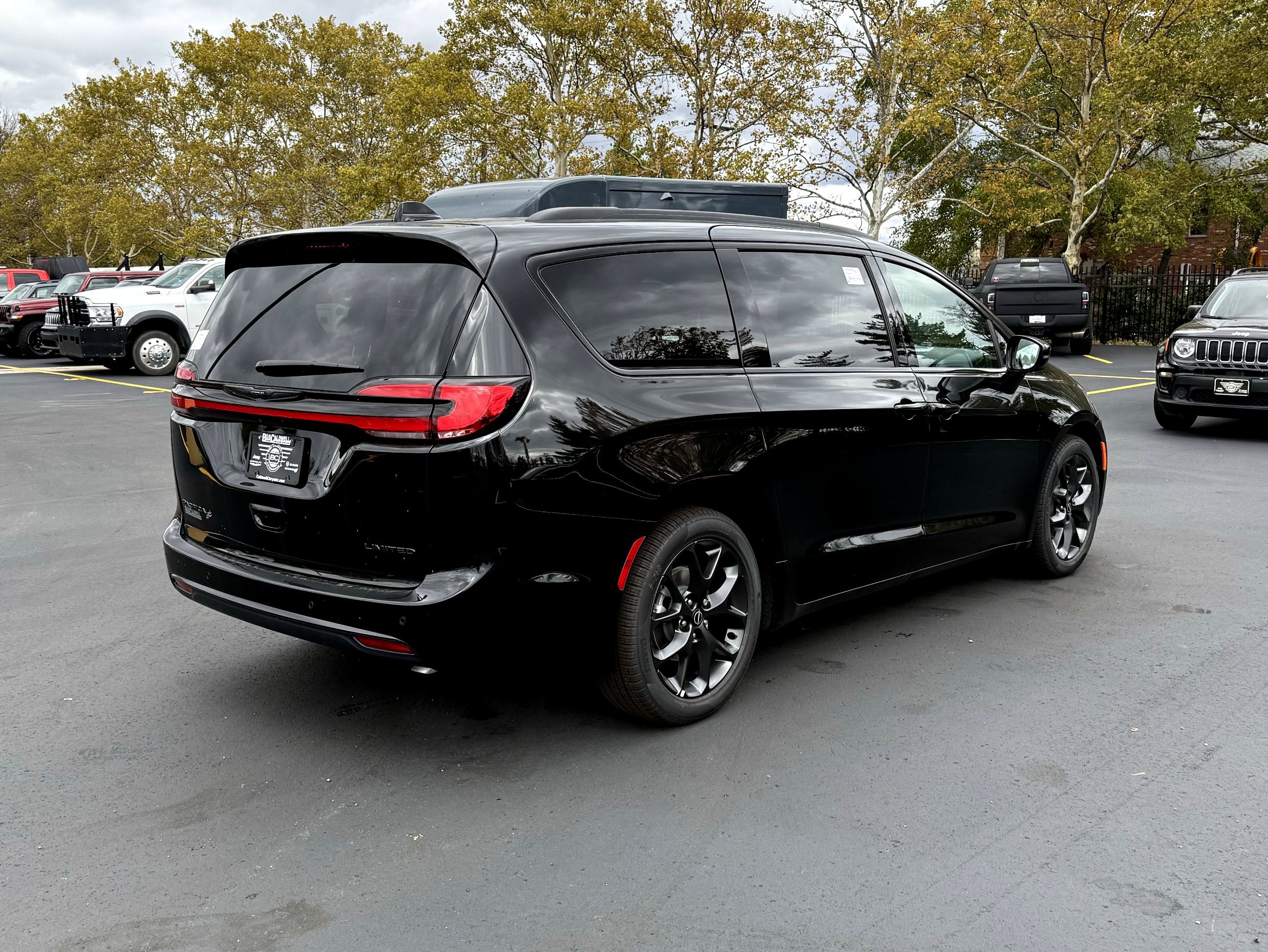 New 2026 Chrysler Pacifica Limited image 10