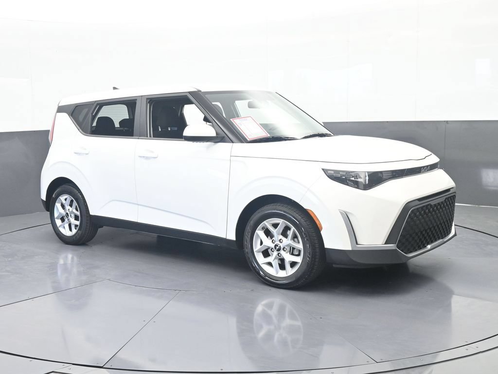 Used 2024 Kia Soul LX w/ Option Group 015 FWD image 8