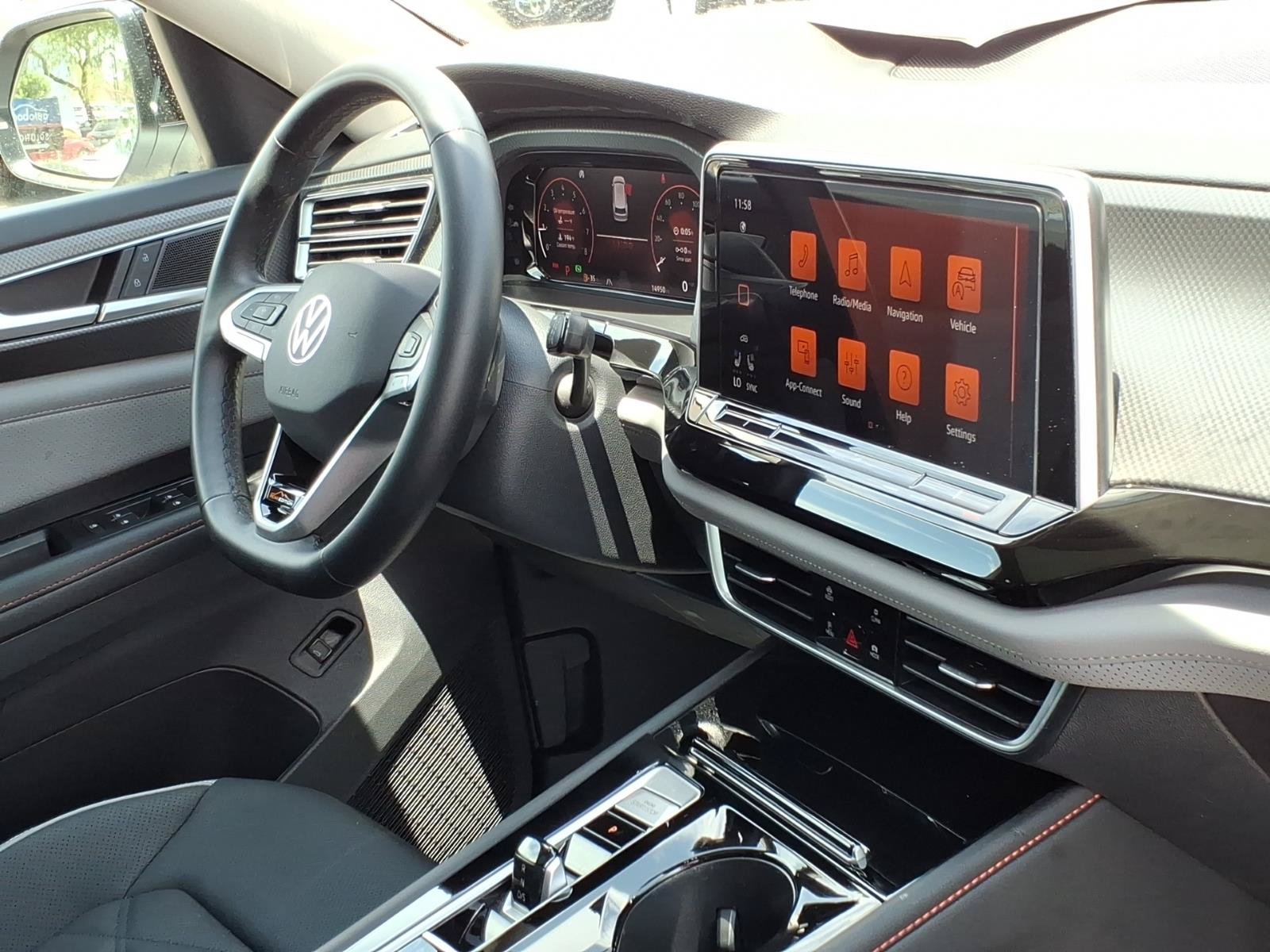 Certified 2025 Volkswagen Atlas Peak Edition SE AWD/4WD image 13