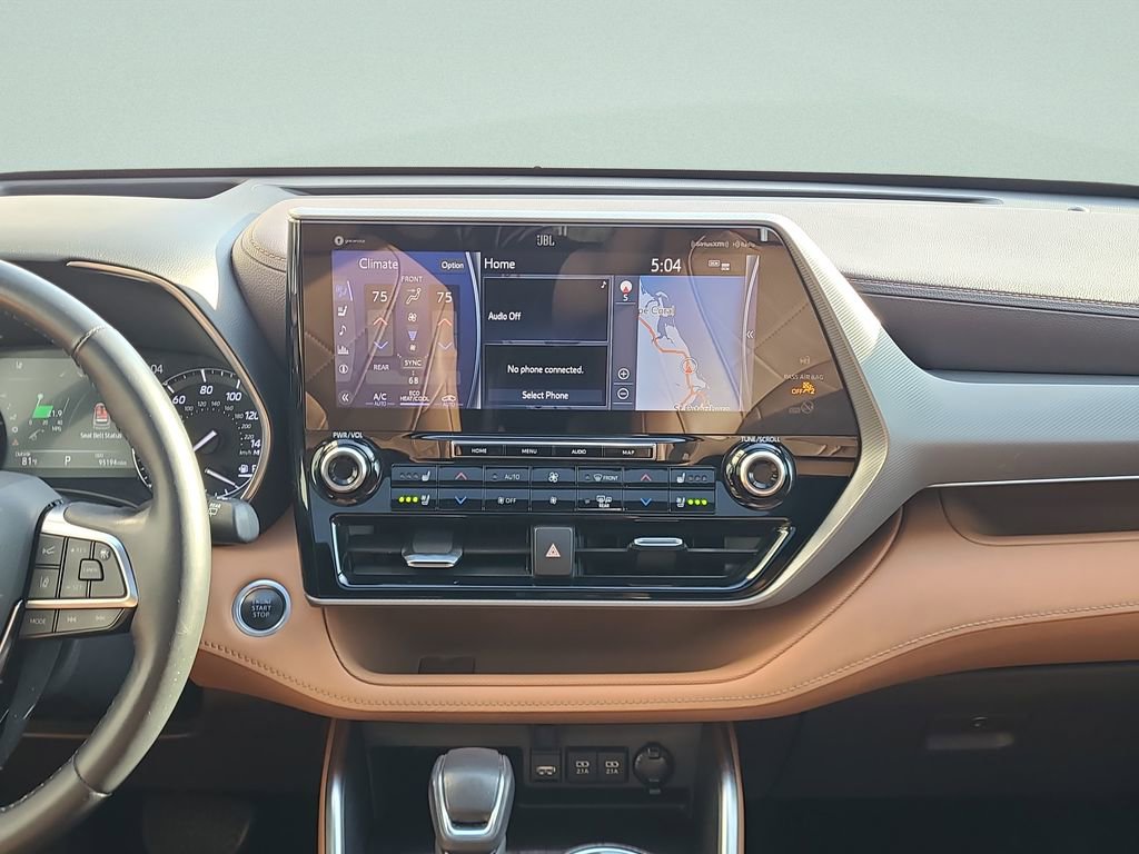 Used 2021 Toyota Highlander Platinum image 18