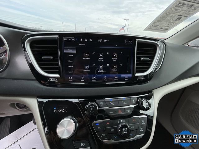 Used 2024 Chrysler Pacifica Touring-L image 20
