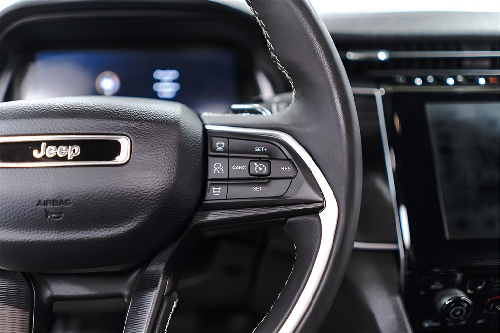 Used 2023 Jeep Grand Cherokee Altitude image 12