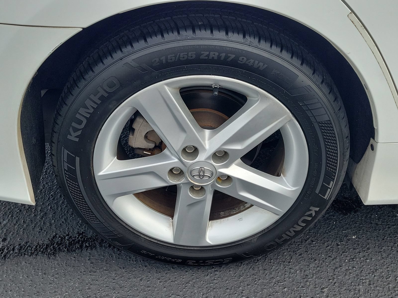 Used 2014 Toyota Camry SE w/ Moonroof Package FWD image 5