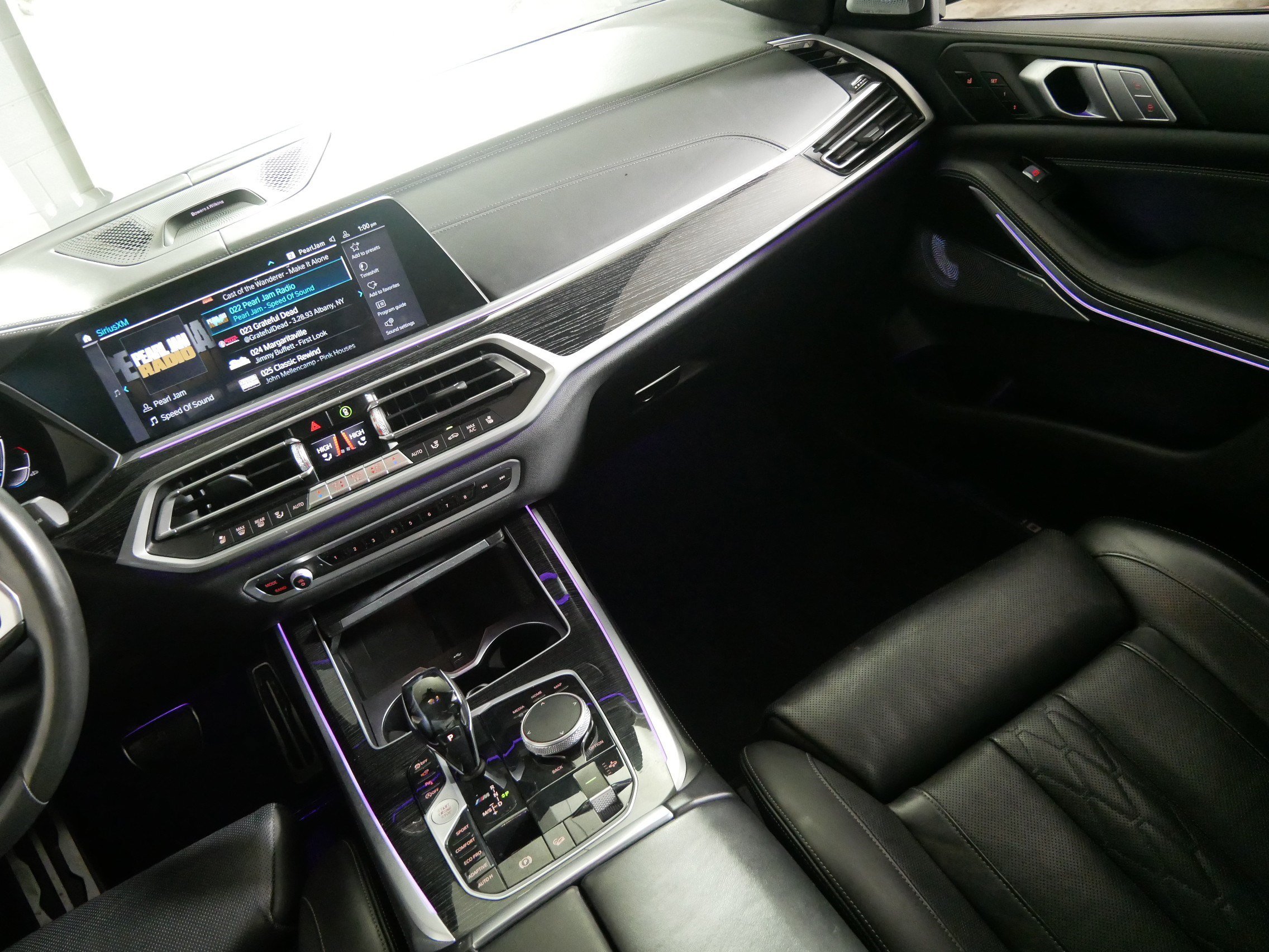Used 2020 BMW X7 M50i w/ Dynamic Handling Package AWD/4WD image 11