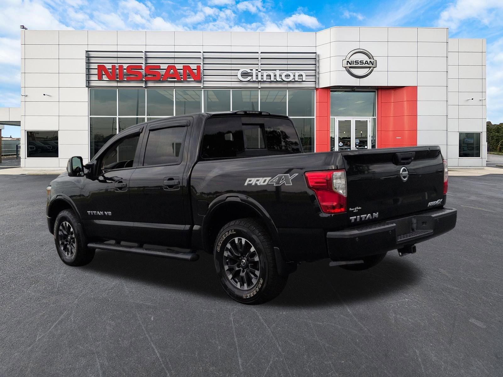 Used 2019 Nissan Titan PRO-4X w/ Pro-4x Utility Package AWD/4WD image 5