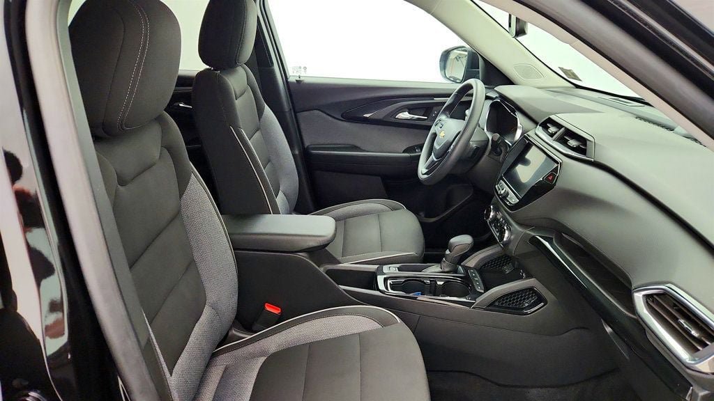 Used 2023 Chevrolet TrailBlazer LT w/ Convenience Package AWD/4WD image 24