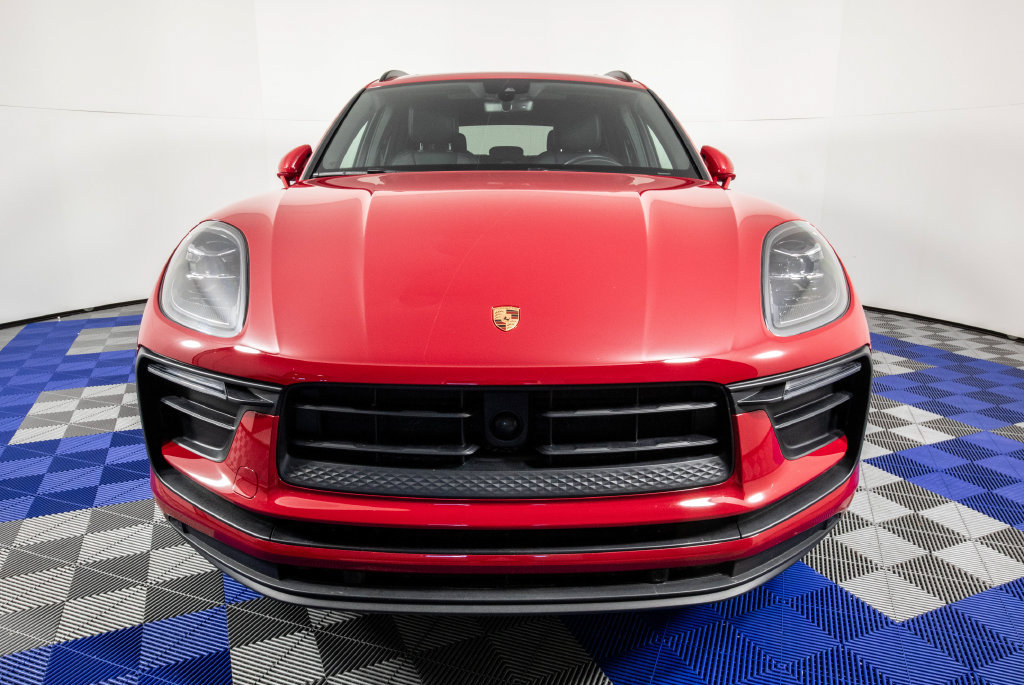 Used 2024 Porsche Macan w/ Premium Plus Package AWD/4WD image 3