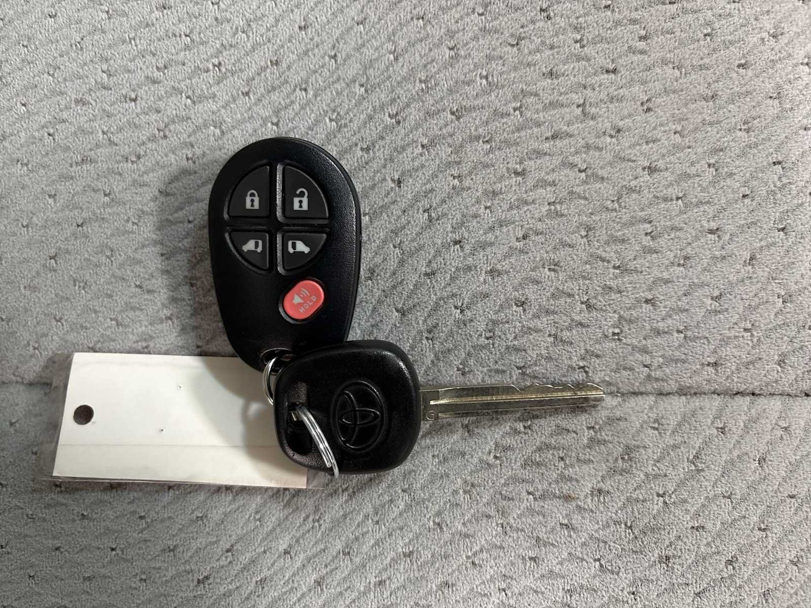Used 2014 Toyota Sienna LE FWD image 31