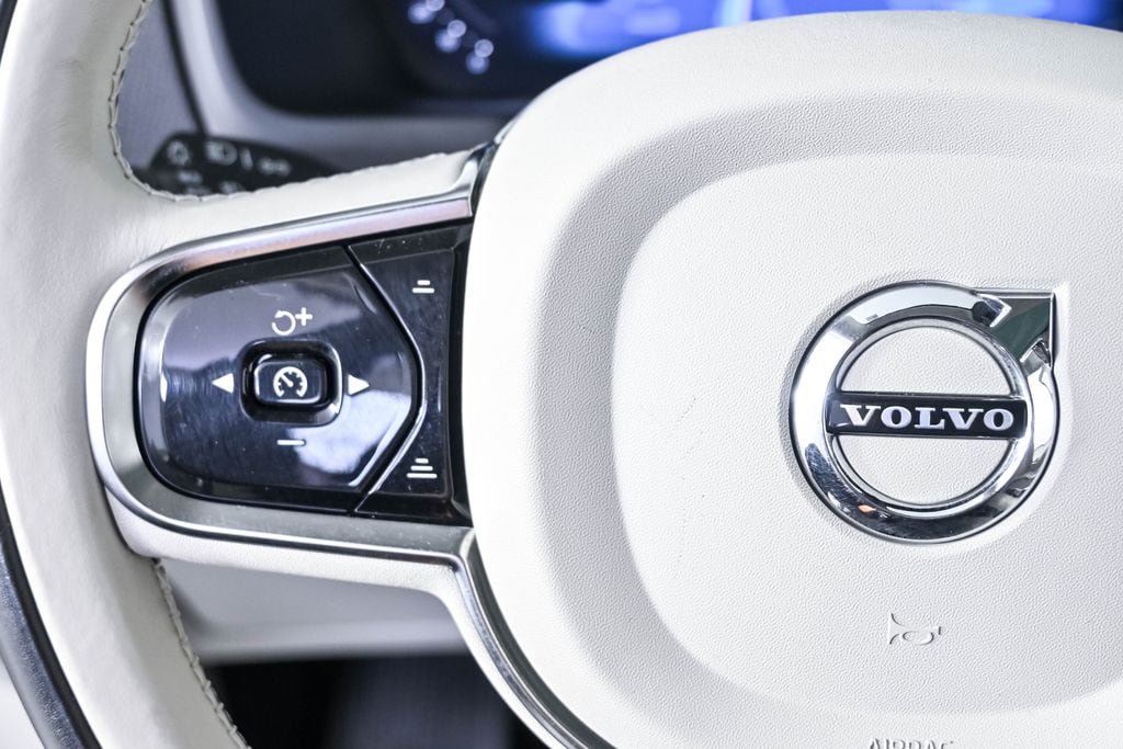 Certified 2024 Volvo XC90 B5 Plus w/ Protection Package Premier AWD/4WD image 11