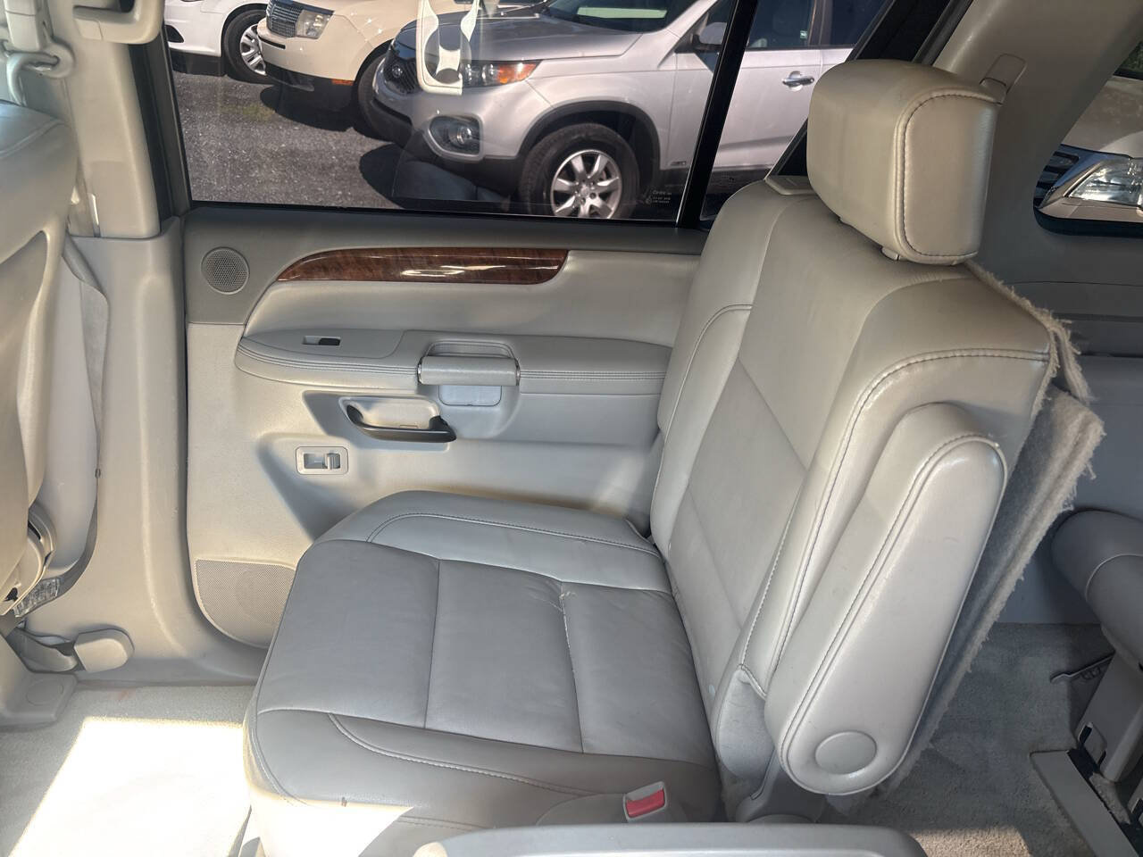 Used 2010 Nissan Armada SE AWD/4WD image 12