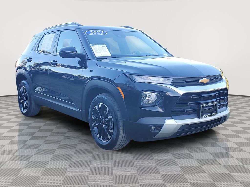 Used 2023 Chevrolet TrailBlazer LT image 2