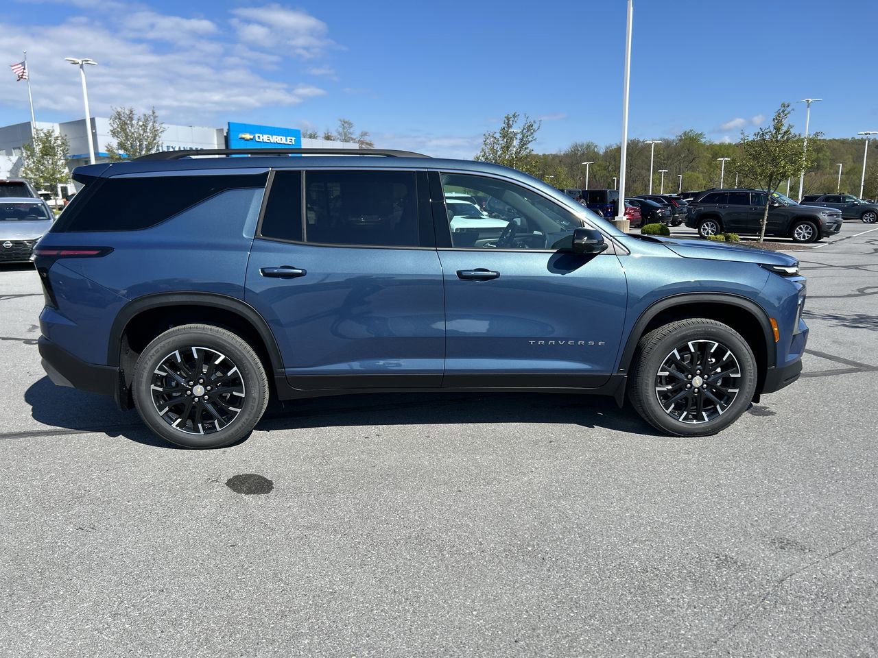 New 2026 Chevrolet Traverse LT w/ Sun and Wheel Package AWD/4WD image 8