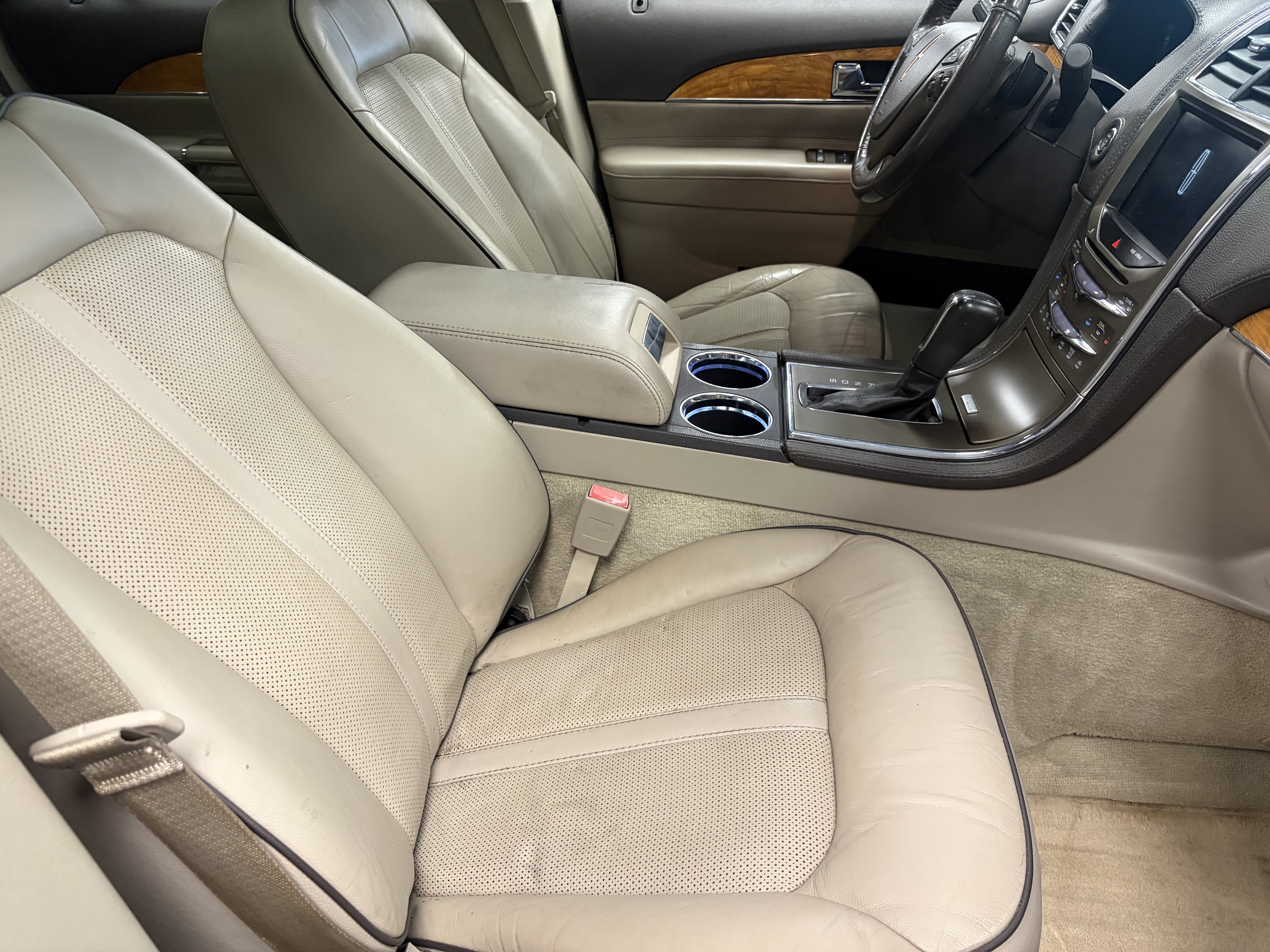 Used 2013 Lincoln MKX FWD image 11