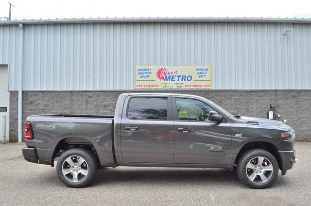 New 2026 RAM 1500 Express AWD/4WD image 9