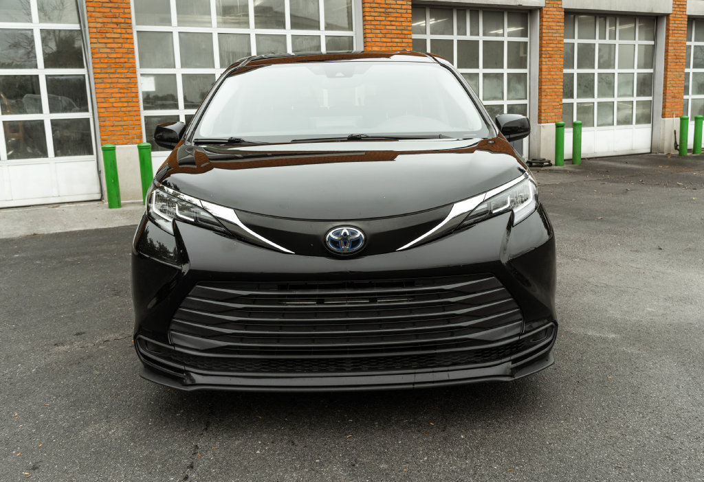 Used 2022 Toyota Sienna LE w/ LE Plus Package AWD/4WD image 31