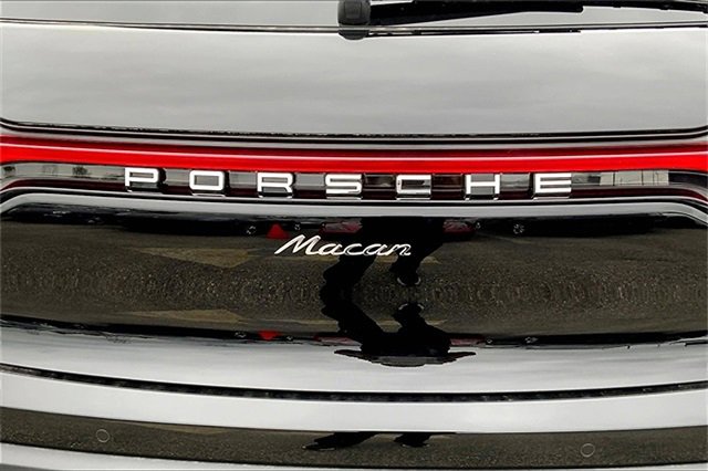 New 2025 Porsche Macan image 38