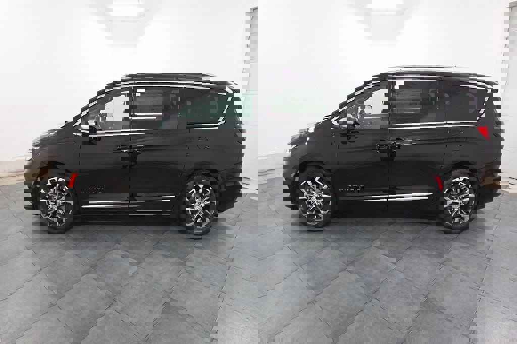 New 2026 Chrysler Pacifica Pinnacle image 2
