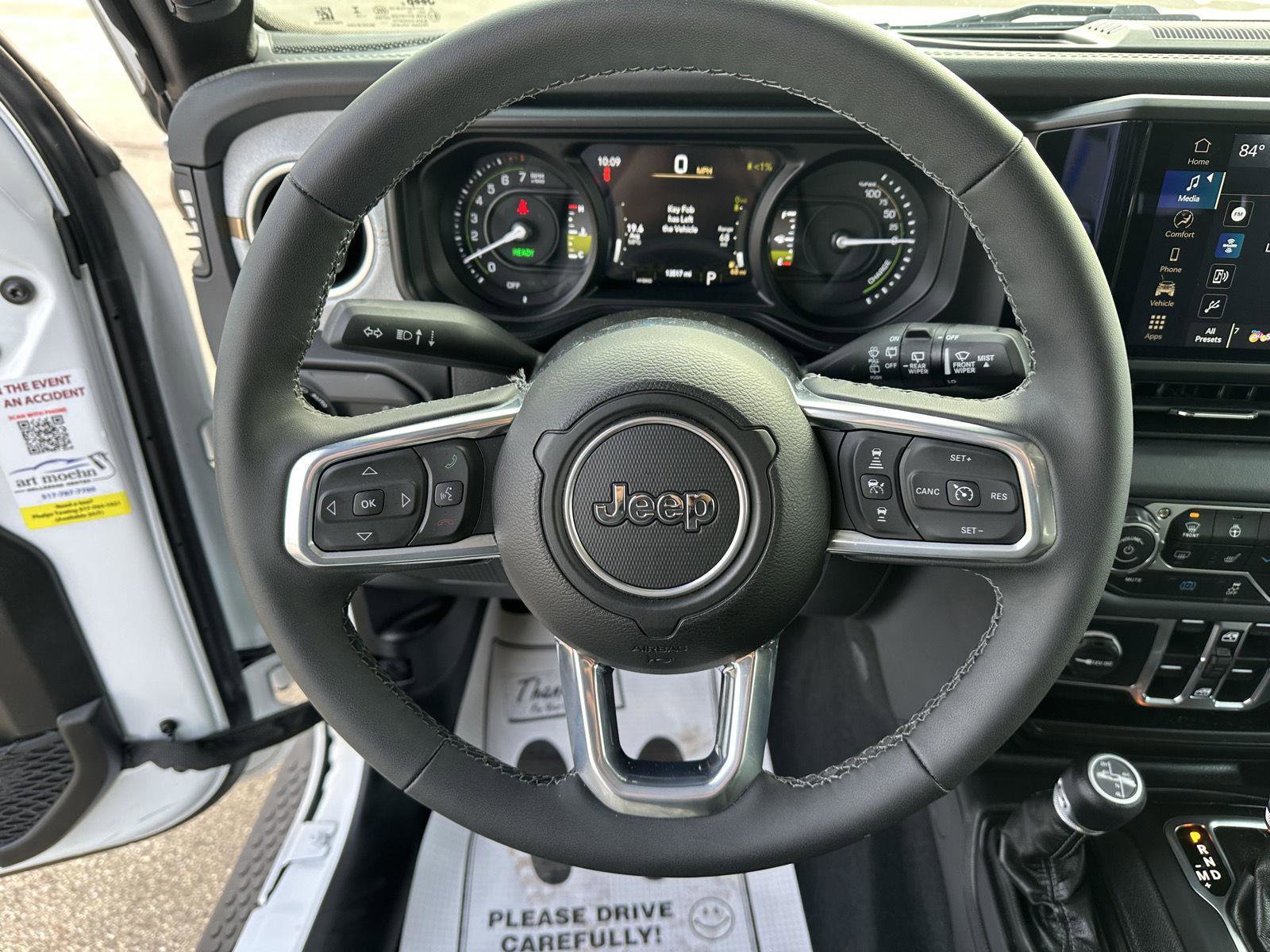 Used 2025 Jeep Wrangler Sahara image 21