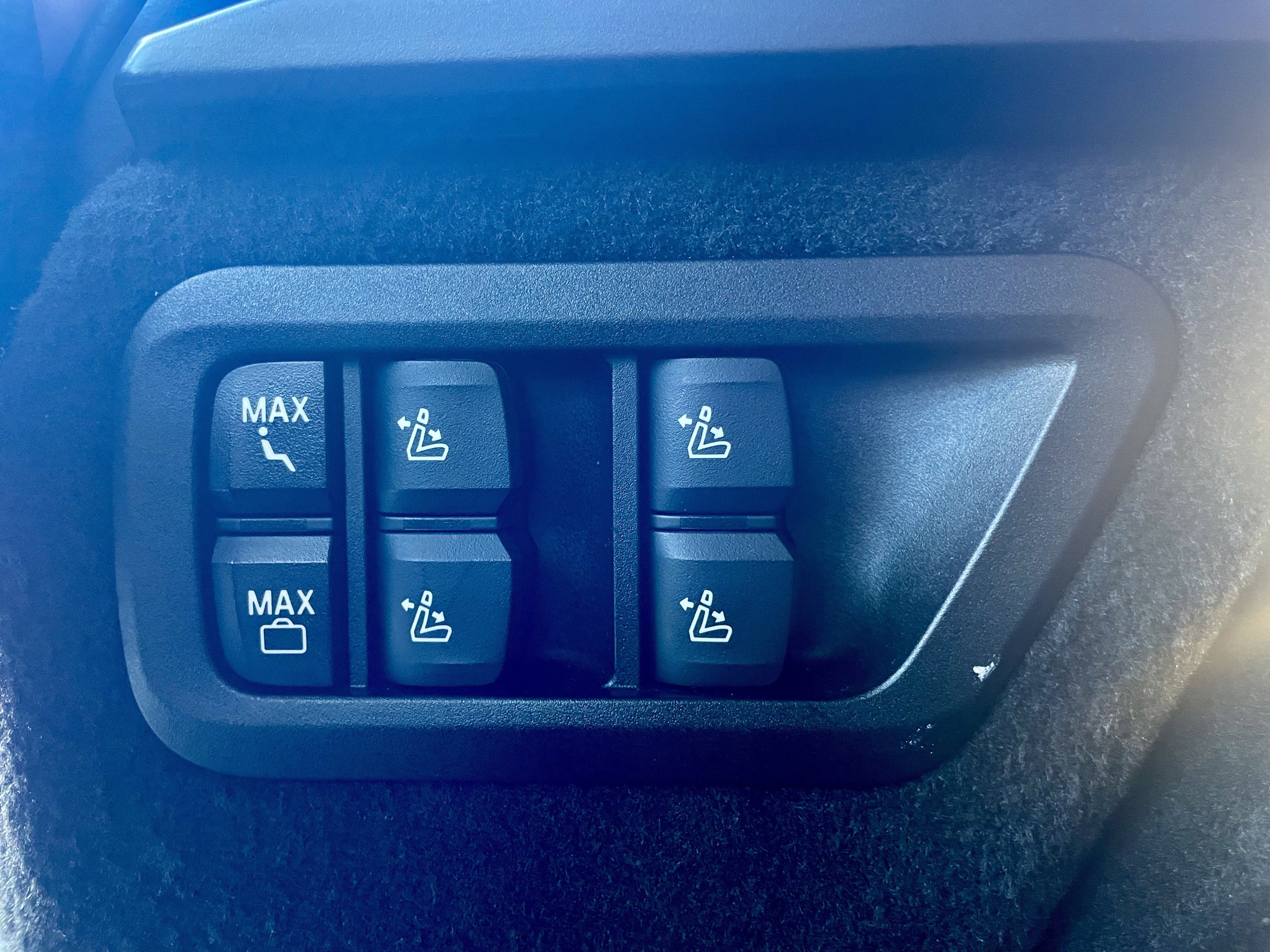 Used 2023 BMW X7 xDrive40i w/ M Sport Package image 42