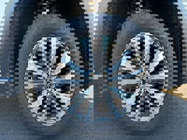 Used 2020 Mercedes-Benz GLE 350 4MATIC w/ Premium Package image 32