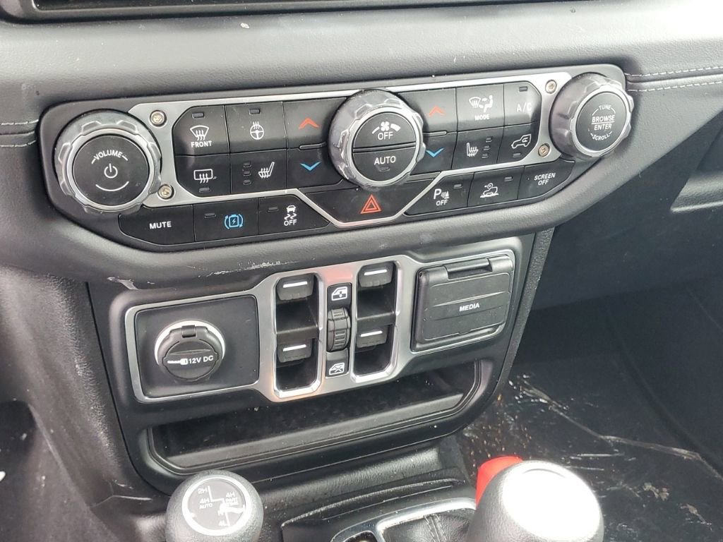 Used 2025 Jeep Wrangler Unlimited Sahara w/ Safety Group image 21