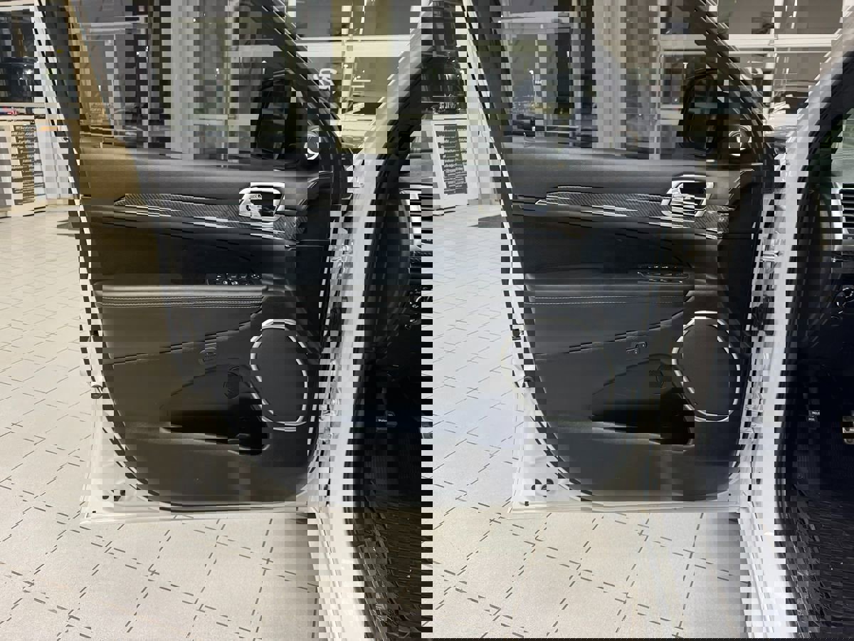 Used 2014 Jeep Grand Cherokee SRT8 image 10