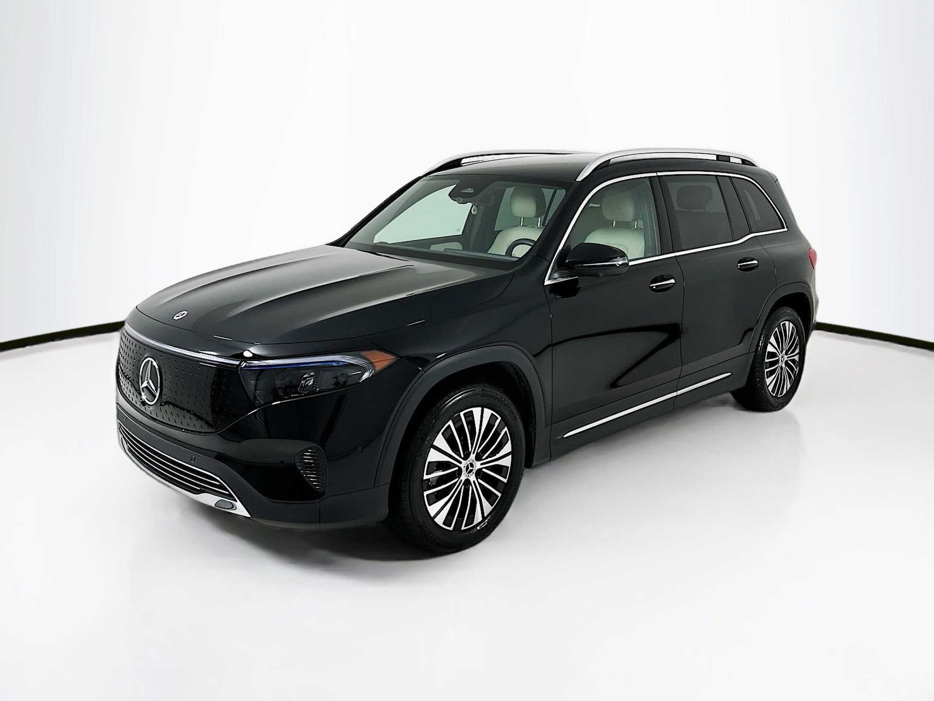 Used 2025 Mercedes-Benz EQB 250+ image 3