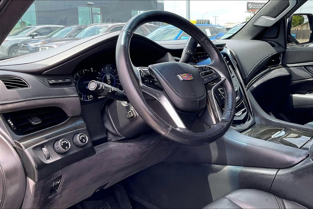 Used 2019 Cadillac Escalade ESV Platinum AWD/4WD image 18