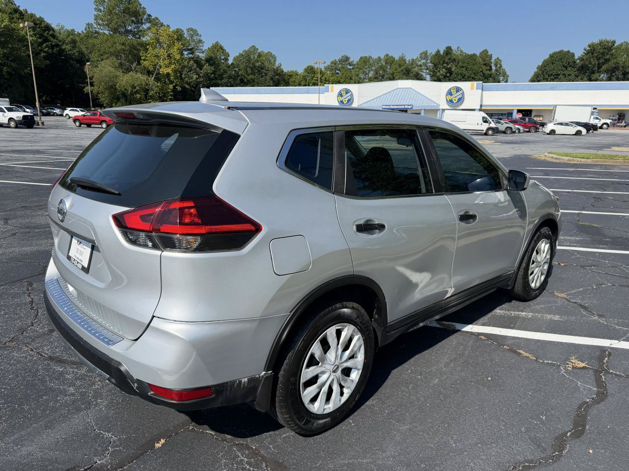 Used 2018 Nissan Rogue S FWD image 5