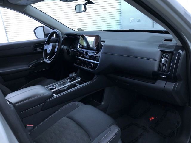Used 2025 Nissan Pathfinder SV AWD/4WD image 23