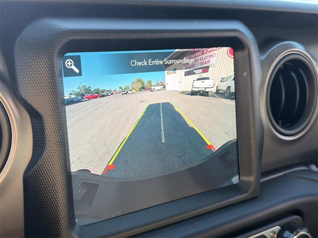 Used 2022 Jeep Gladiator Sport image 25