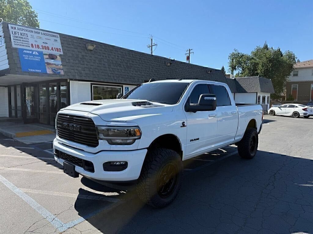 Used 2023 RAM 2500 Laramie AWD/4WD image 1