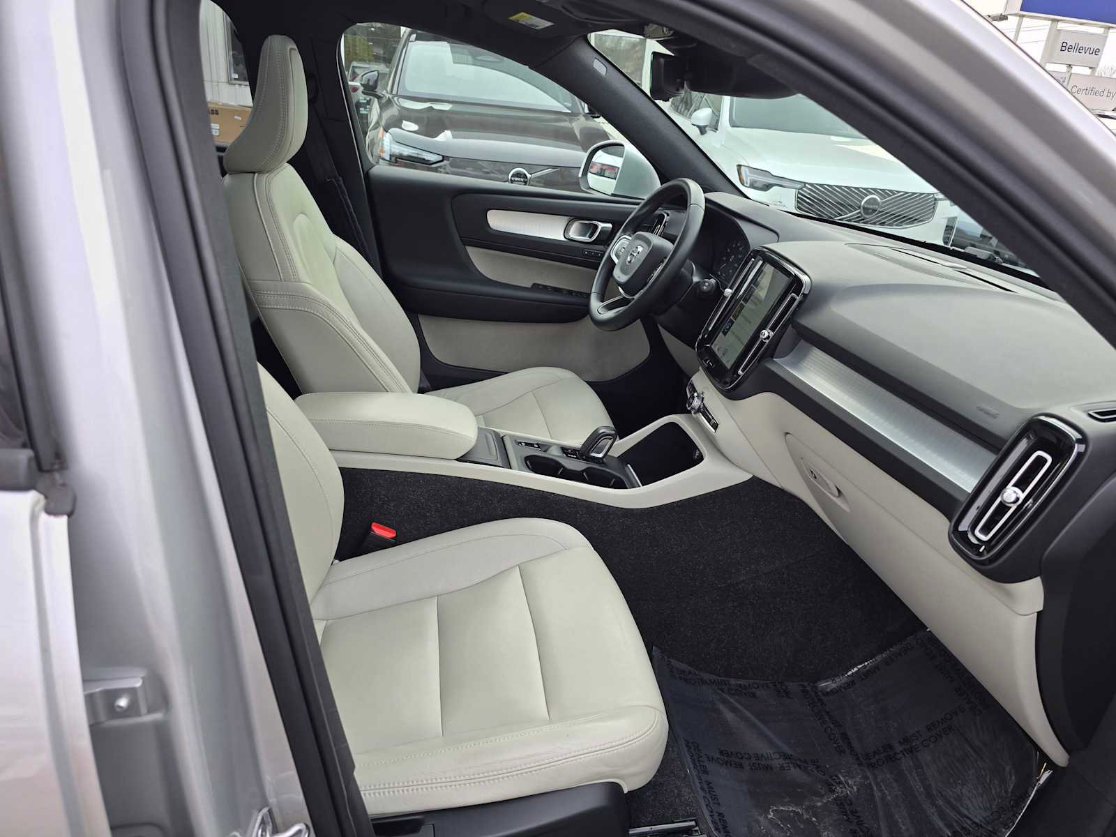 Used 2019 Volvo XC40 T5 Momentum image 11