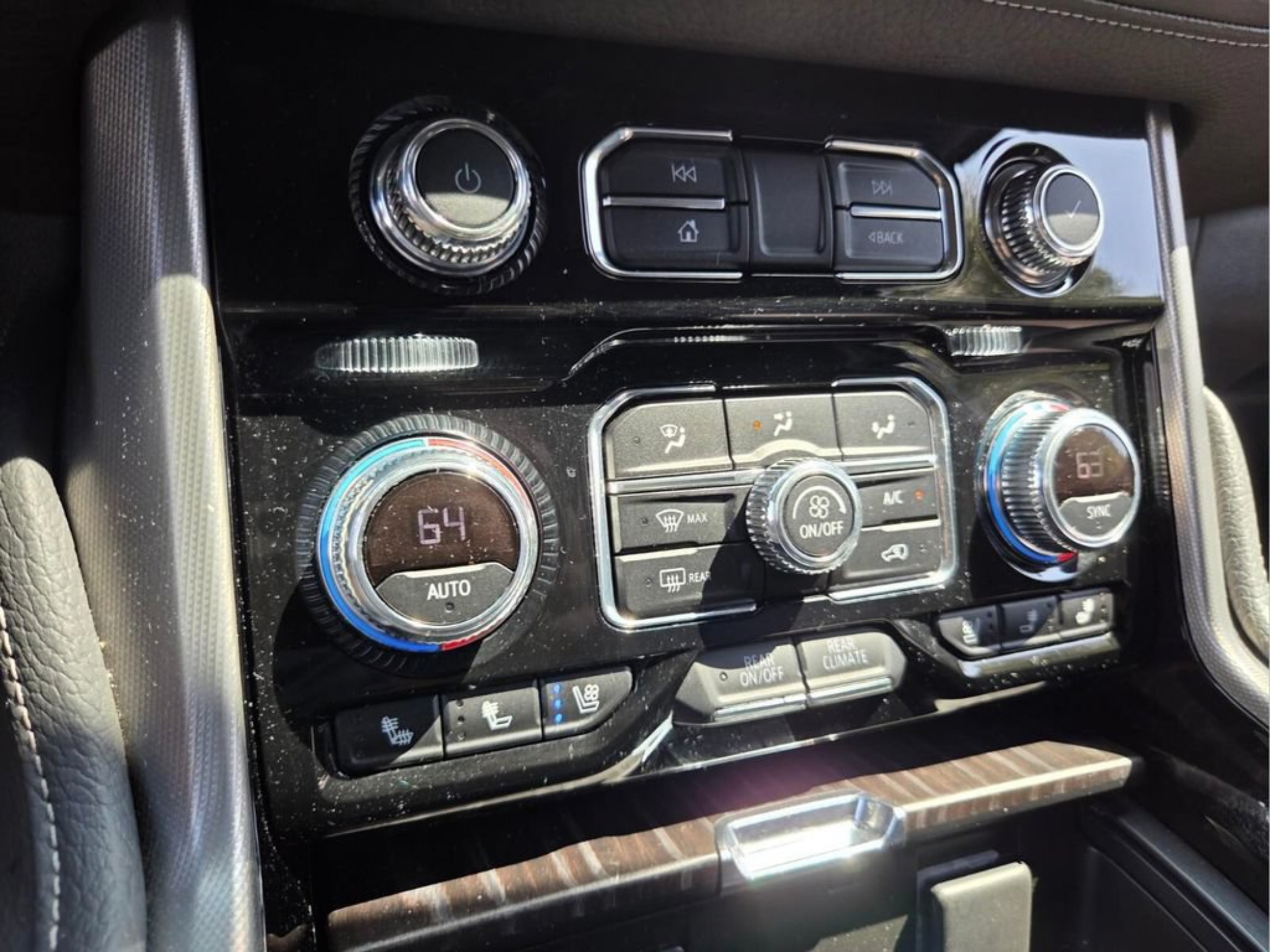 Used 2021 GMC Yukon XL Denali AWD/4WD image 28